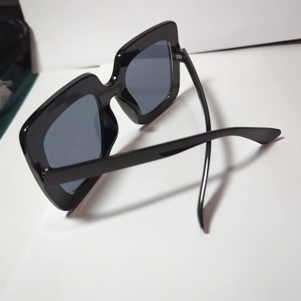 NEW Oversized Square Frame Bling Bling Sunglasses Women Fashion Shades